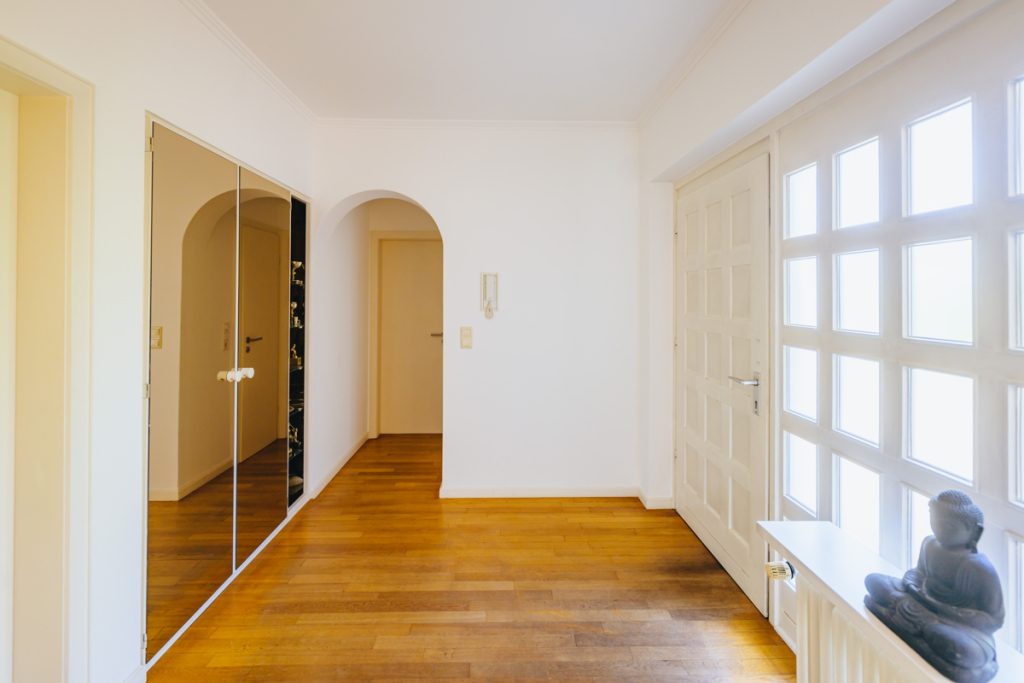 Immobilienangebot - Bielefeld / Senne - Alle - Umgeben von Grün! – 5-Zimmer-Bungalow mit Doppelgarage