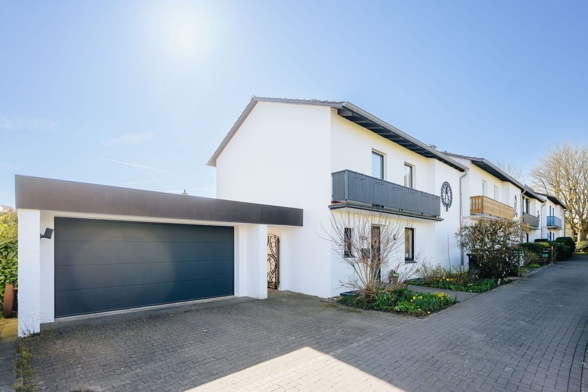 Immobilienangebot - BI - Gellershagen - Alle - Stilvoll im Bielefelder Westen
Reiheneckhaus mit Doppelgarage!
