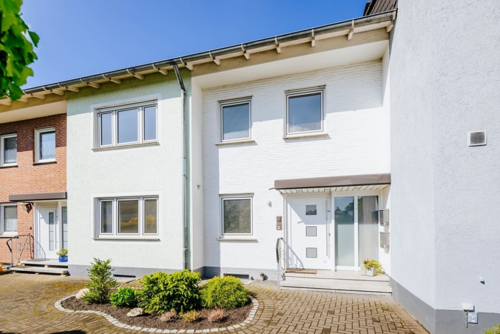 Immobilienangebot - Bi-Sennestadt - Alle - Ruhe, Platz und Potenzial - Reihenmittelhaus mit zwei Wohneinheiten