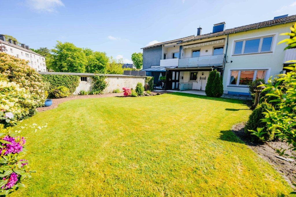 Immobilienangebot - Bi-Sennestadt - Alle - Ruhe, Platz und Potenzial - Reihenmittelhaus mit zwei Wohneinheiten