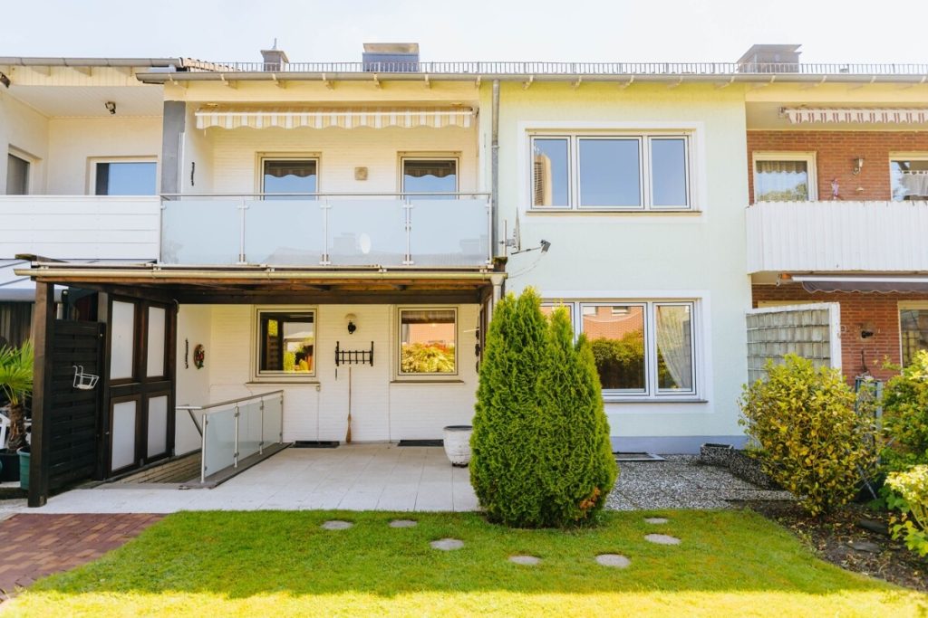 Immobilienangebot - Bi-Sennestadt - Alle - Ruhe, Platz und Potenzial - Reihenmittelhaus mit zwei Wohneinheiten