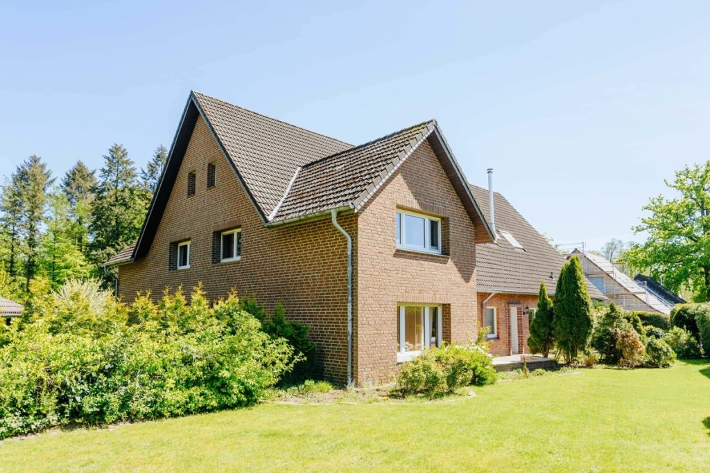 Immobilienangebot - BI-Quelle - Alle - Rarität – Familienhaus mit 3 Einheiten auf traumhaftem Grundstück