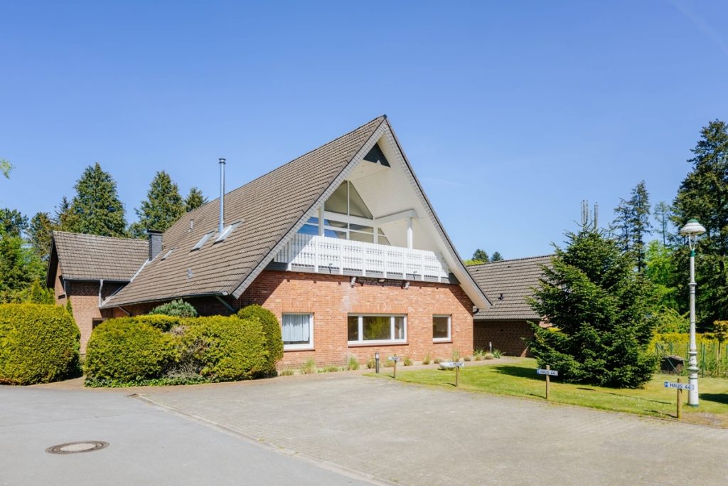 Immobilienangebot - BI-Quelle - Alle - Rarität – Familienhaus mit 3 Einheiten auf traumhaftem Grundstück