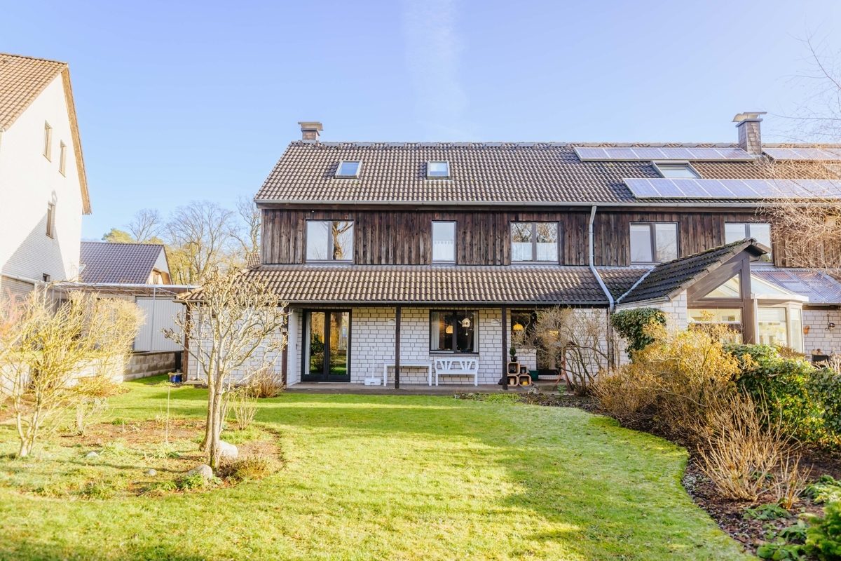 Immobilienangebot - BI-Senne - Alle - Einziehen und ankommen: Ansprechendes Reihenendhaus mit Kamin und tollem Grundstück!