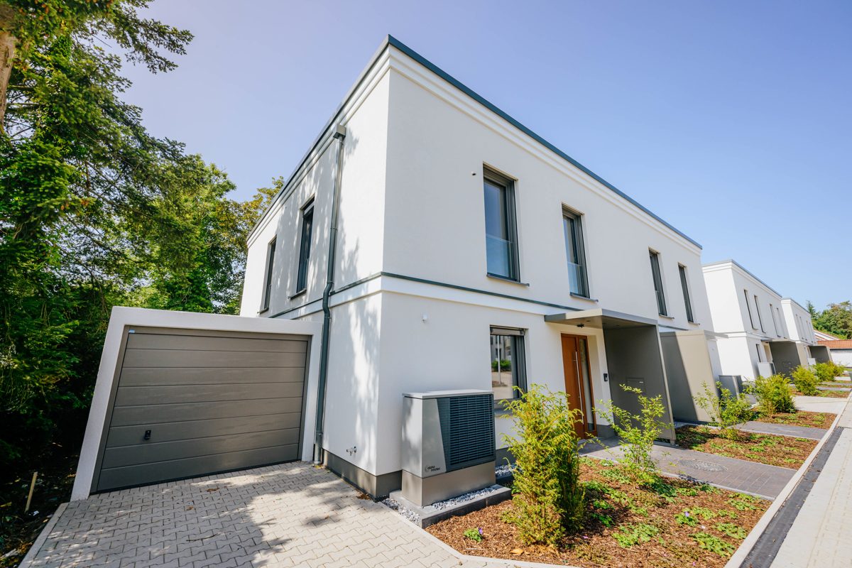 Immobilienangebot - Bielefeld - Alle - Stylisch wohnen, nachhaltig leben! 
KFW 40 EE Familienhaus mit Garage