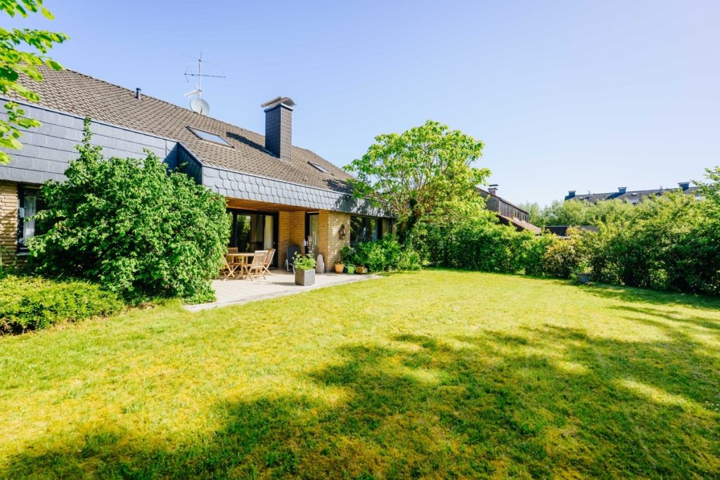 Immobilienangebot - BI-Sennestadt - Alle - Perfekt für die Familie!
Großzügiges Einfamilienhaus auf tollem Grundstück