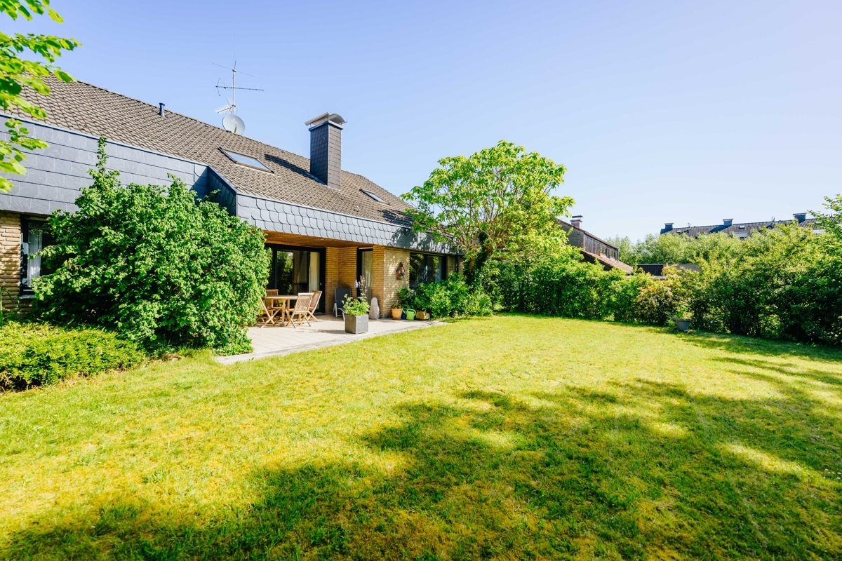 Immobilienangebot - BI-Sennestadt - Alle - Perfekt für die Familie!
Großzügiges Einfamilienhaus auf tollem Grundstück