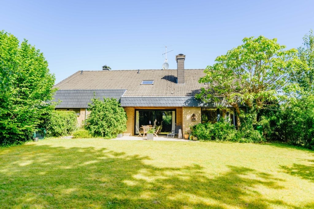 Immobilienangebot - BI-Sennestadt - Alle - Perfekt für die Familie!
Großzügiges Einfamilienhaus auf tollem Grundstück