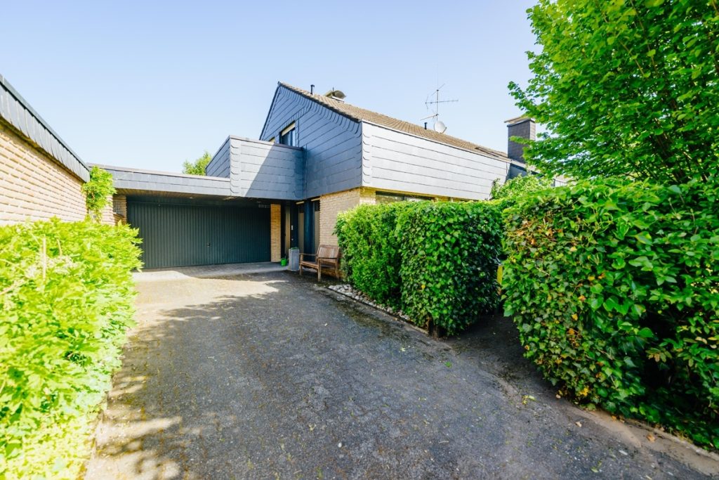 Immobilienangebot - BI-Sennestadt - Alle - Perfekt für die Familie!
Großzügiges Einfamilienhaus auf tollem Grundstück