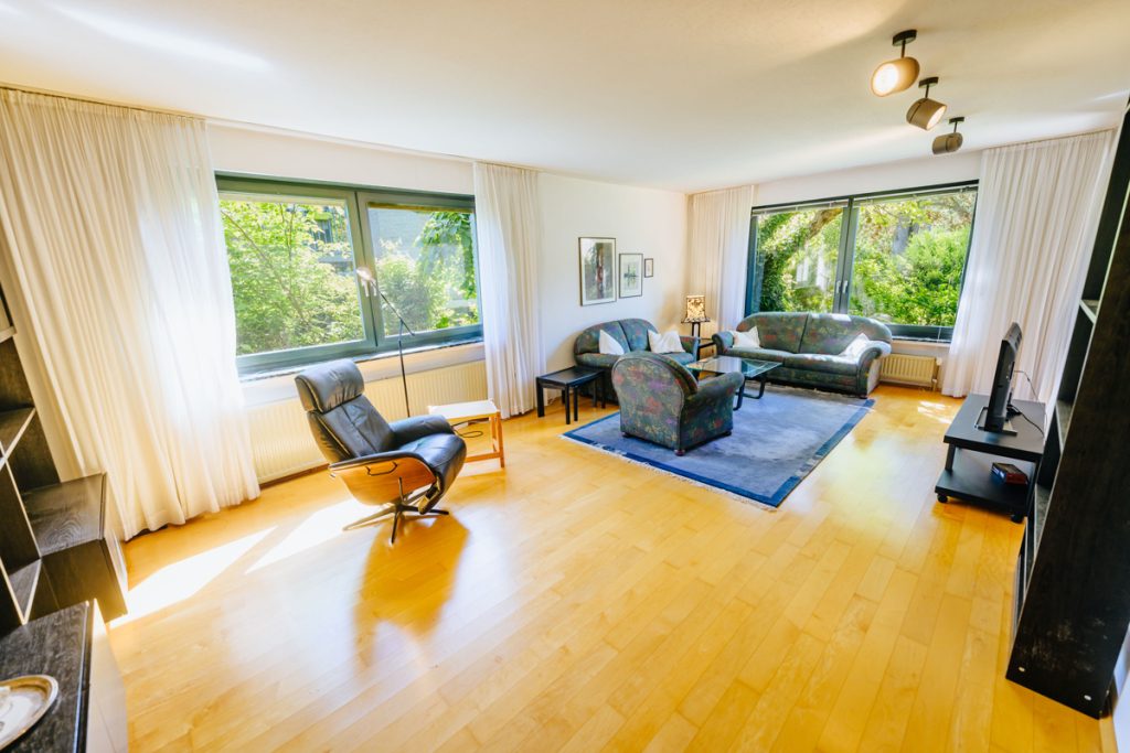 Immobilienangebot - BI-Sennestadt - Alle - Perfekt für die Familie!
Großzügiges Einfamilienhaus auf tollem Grundstück
