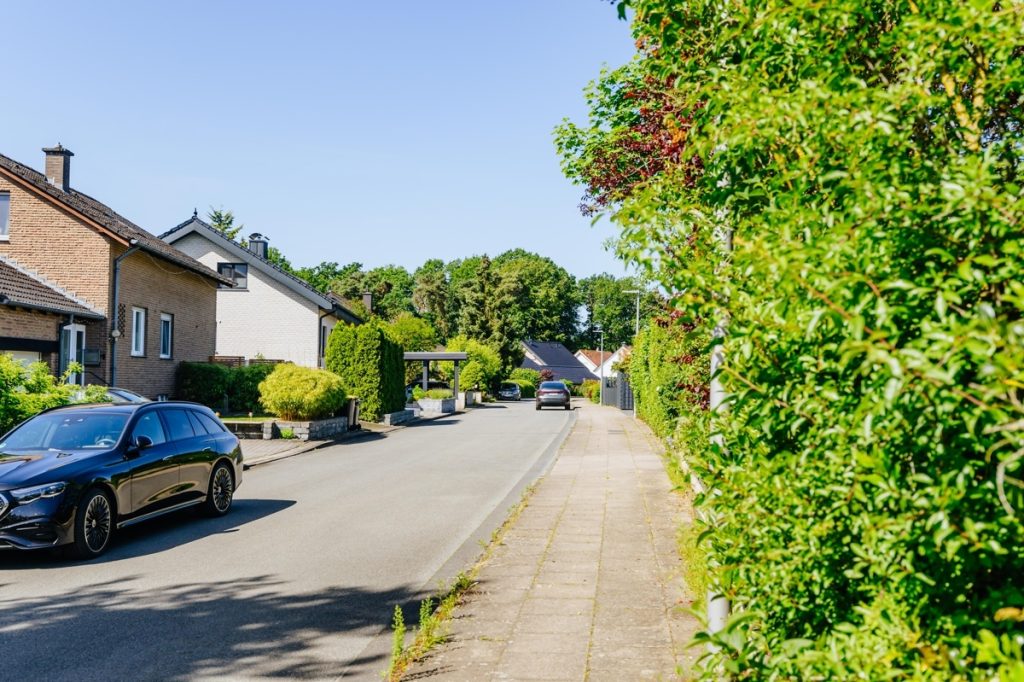 Immobilienangebot - BI-Sennestadt - Alle - Perfekt für die Familie!
Großzügiges Einfamilienhaus auf tollem Grundstück