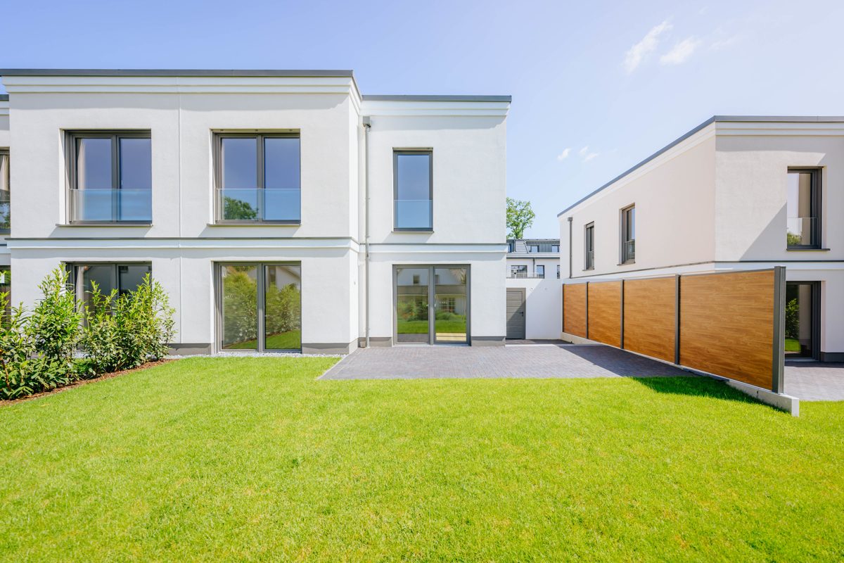 Titelbild Immobilienangebot - Bielefeld - Alle - Stylisch wohnen, nachhaltig leben!
KFW 40 EE Familienhaus mit Garage