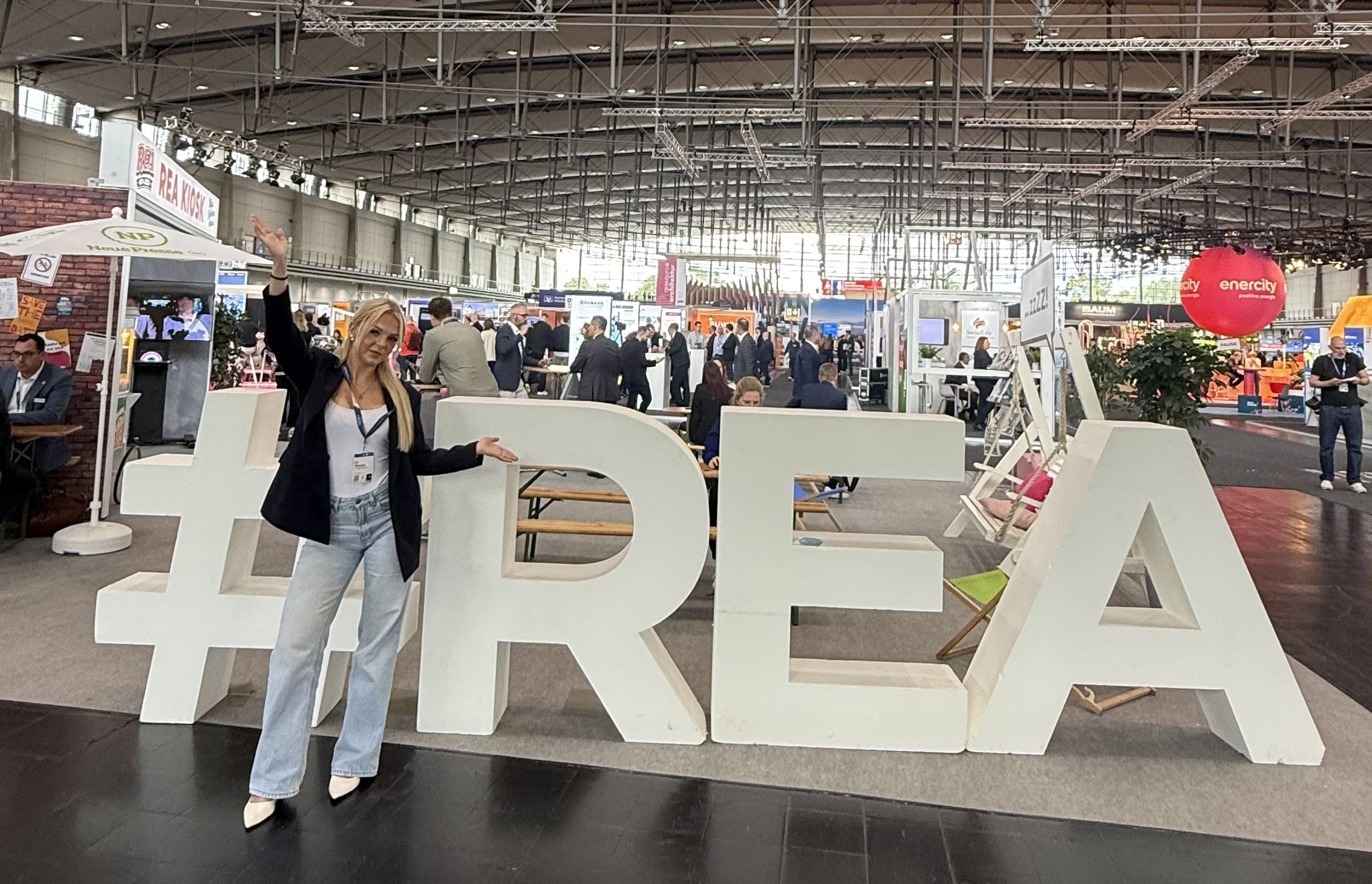 Pia Östermann, Immobilienkauffrau in Ausbildung, auf der REA