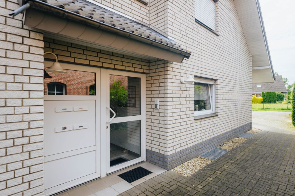 Immobilienangebot - Schloß Holte-Stukenbrock - Alle - Moderne Erdgeschosswohnung mit Garten – gepflegt in schöner Lage