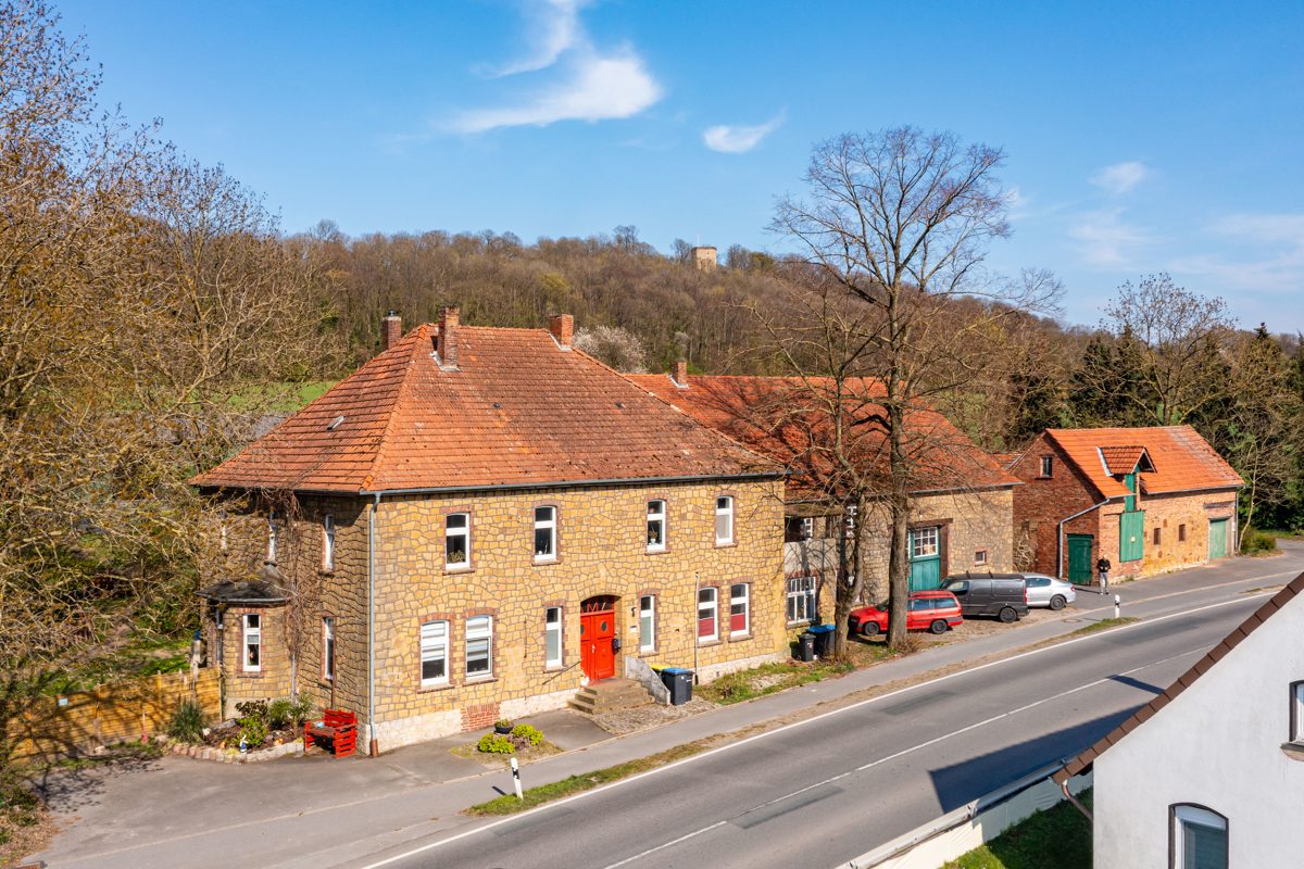 Immobilienangebot - Borgholzhausen - Alle - Groß, gut erreichbar, bezahlbar!
Bauernhaus mit Nebengebäuden