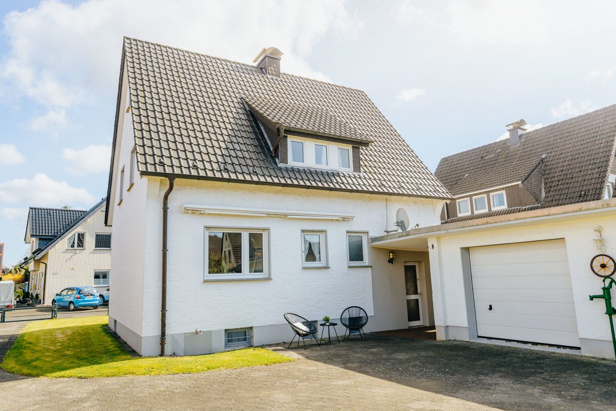 Immobilienangebot - Schloß Holte - Alle - Tolle Gelegenheit in Schloß Holte!
Einfamilienhaus mit Garagen