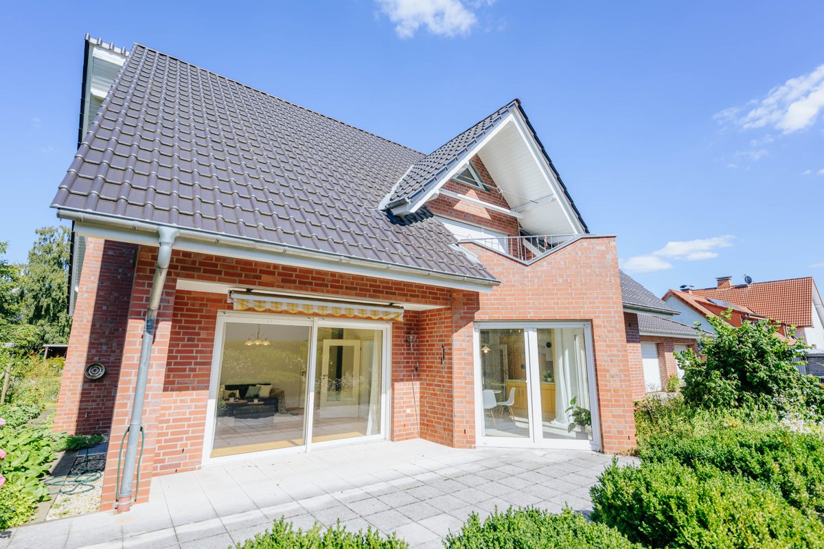 Immobilienangebot - Schloß Holte-Stukenbrock - Alle - Großzügige Terrassenwohnung mit Garten und Garage!