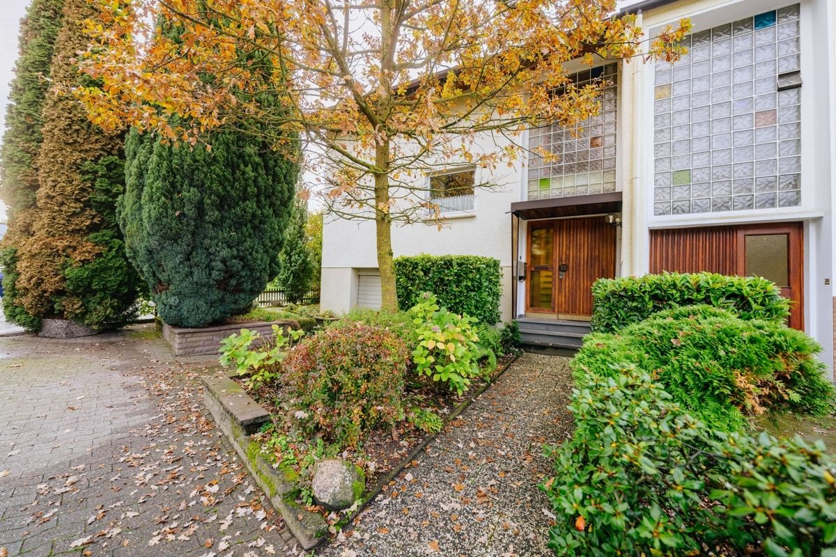Immobilienangebot - Bielefeld - Alle - Preiswert in Hillegossen! Doppelhaushälfte mit Garage