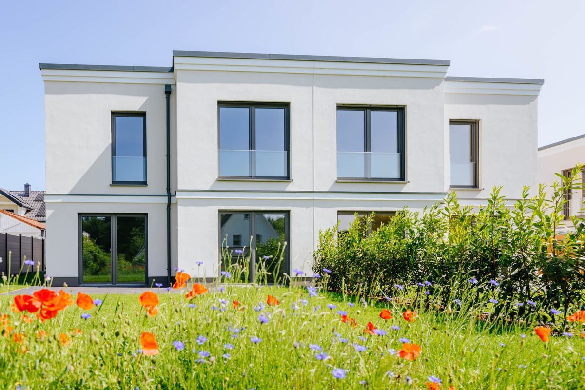 Immobilienangebot - Bielefeld - Alle - Stylisch wohnen, nachhaltig leben! 
KFW 40 EE Familienhaus mit zwei Garagen