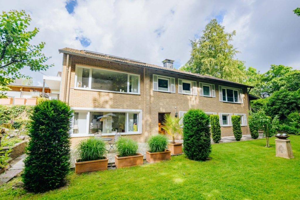 Immobilienangebot - BI-Sennestadt - Alle - Bungalow mit Einliegerwohnung am Park