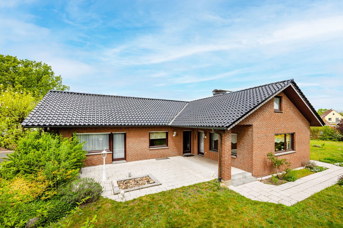 Immobilienangebot - Schloß Holte - Alle - Hochwertig, gepflegt in idealer Lage! 
Großzügiger Bungalow mit tollem Garten