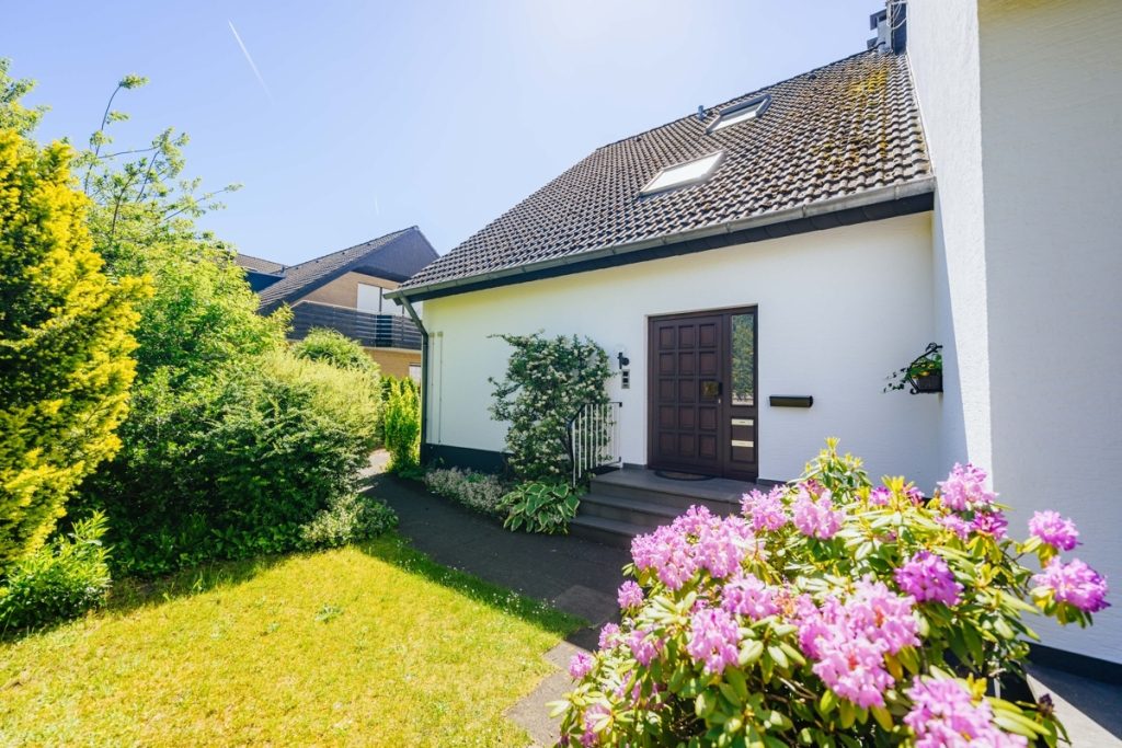 Immobilienangebot - Bielefeld - Alle - Tolle Maisonette Wohnung mit eigenem Garten, Doppelgarage & Loggia