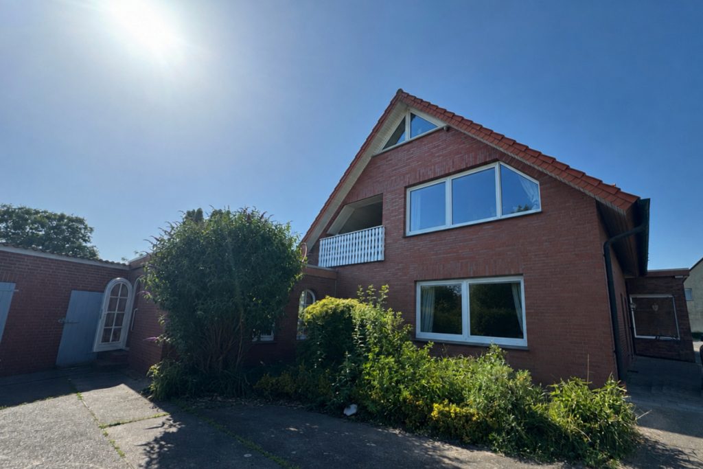 Immobilienangebot - GT-Friedrichsdorf - Alle - Groß und zeitgemäß! 4-Zi.-Obergeschosswohnung mit Dachloggia und Garage