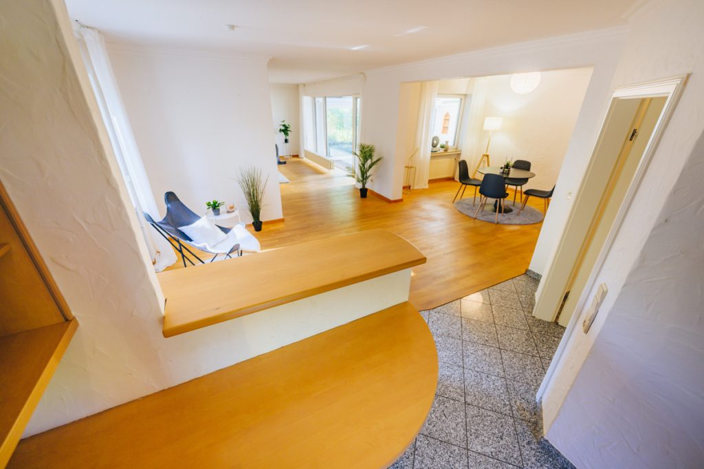 Immobilienangebot - BI-Senne - Alle - Licht, Raum und Lebensqualität - Großzügige Bungalow-Doppelhaushälfte mit Kamin und schönem Garten