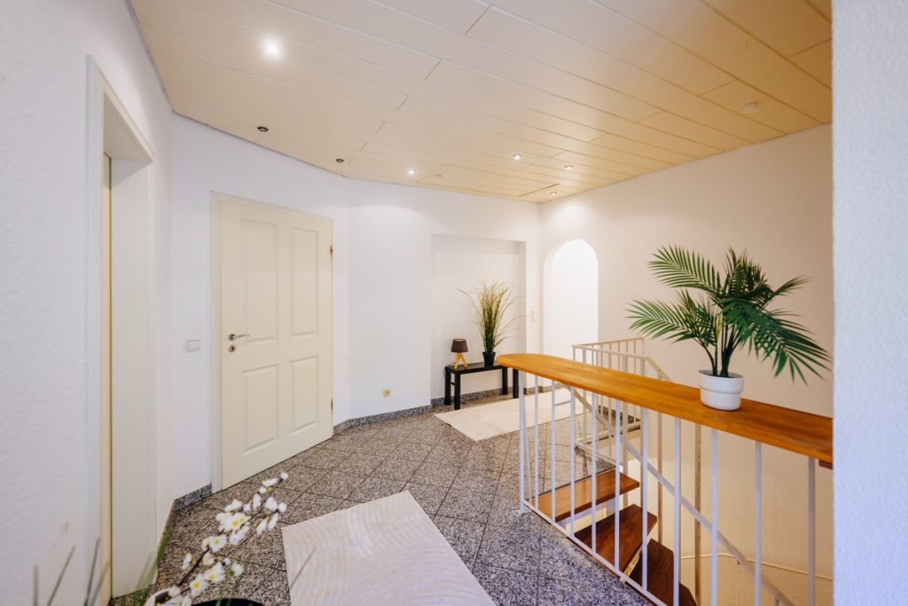 Immobilienangebot - BI-Senne - Alle - Licht, Raum und Lebensqualität - Großzügige Bungalow-Doppelhaushälfte mit Kamin und schönem Garten