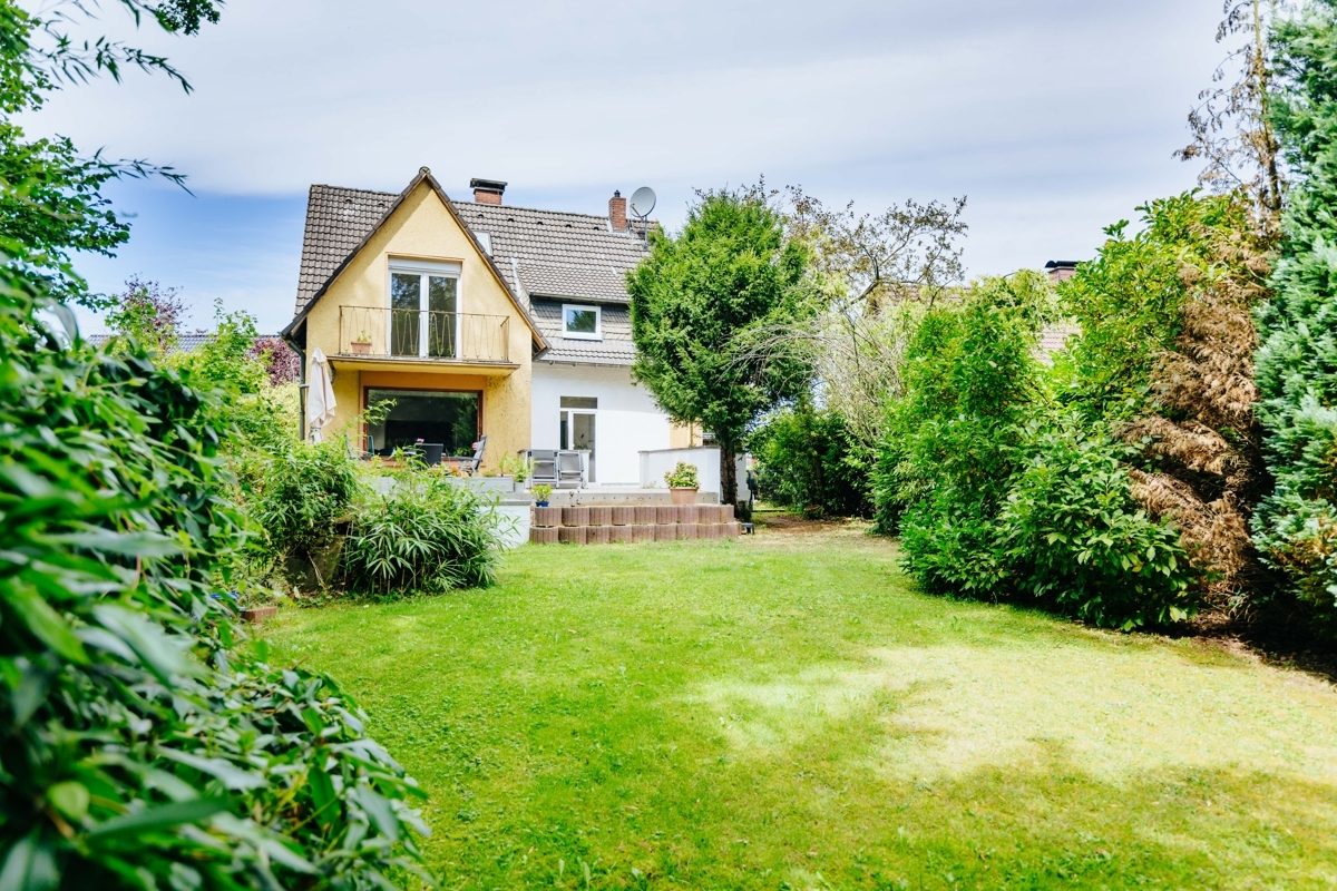 Immobilienangebot - Bielefeld / Sennestadt - Alle - Ruhig wohnen mit viel Platz im Grünen