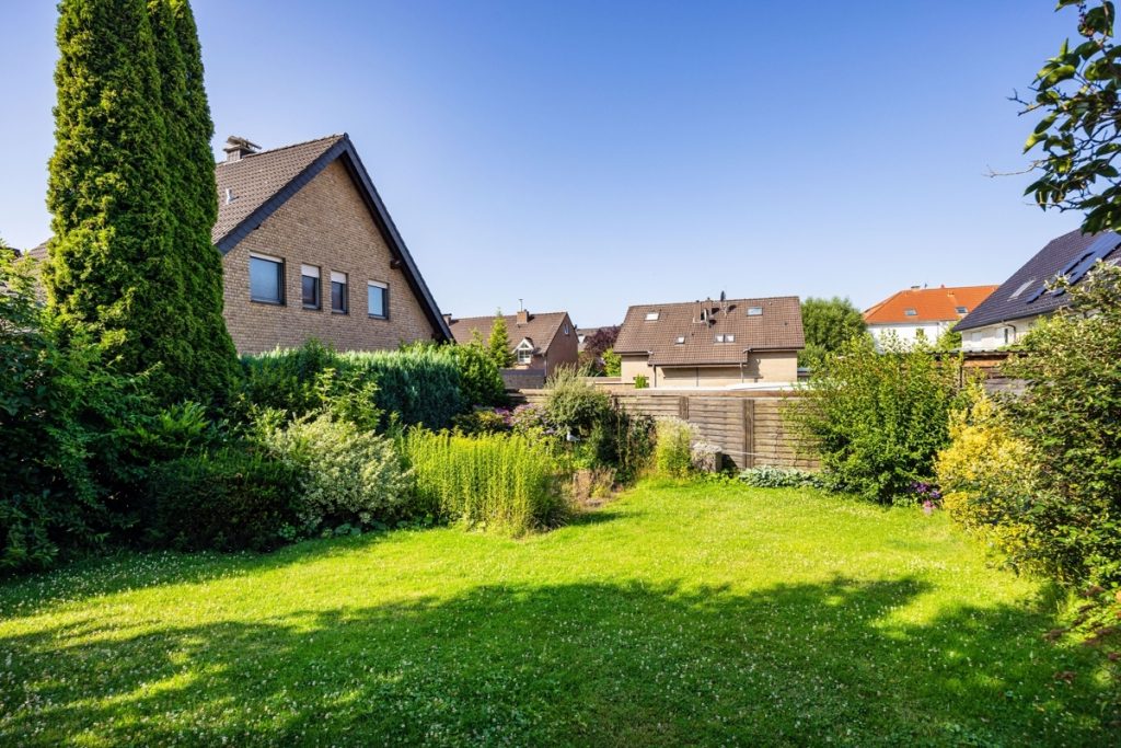 Immobilienangebot - Bielefeld - Alle - Reihenendhaus mit Potenzial – Solide Basis für die Familie