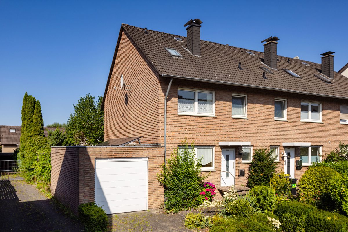 Immobilienangebot - Bielefeld - Alle - Reihenendhaus mit Potenzial – Solide Basis für die Familie