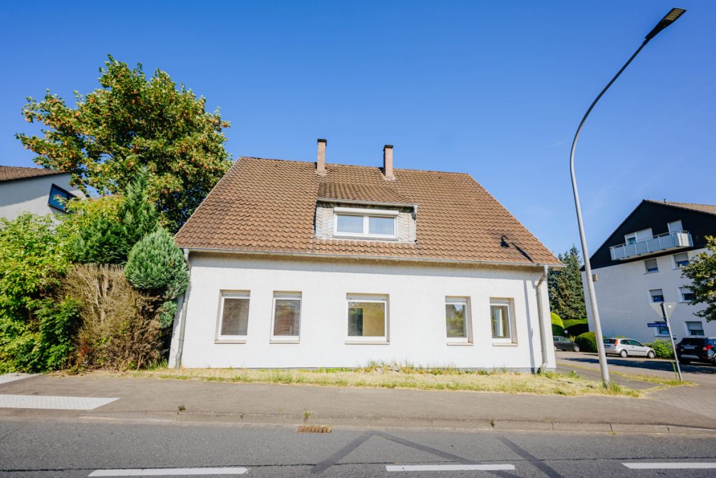 Immobilienangebot - Leopoldshöhe / Asemissen - Alle - Zwei Wohneinheiten, viele Chancen – attraktive Immobilie mit Entwicklungspotenzial