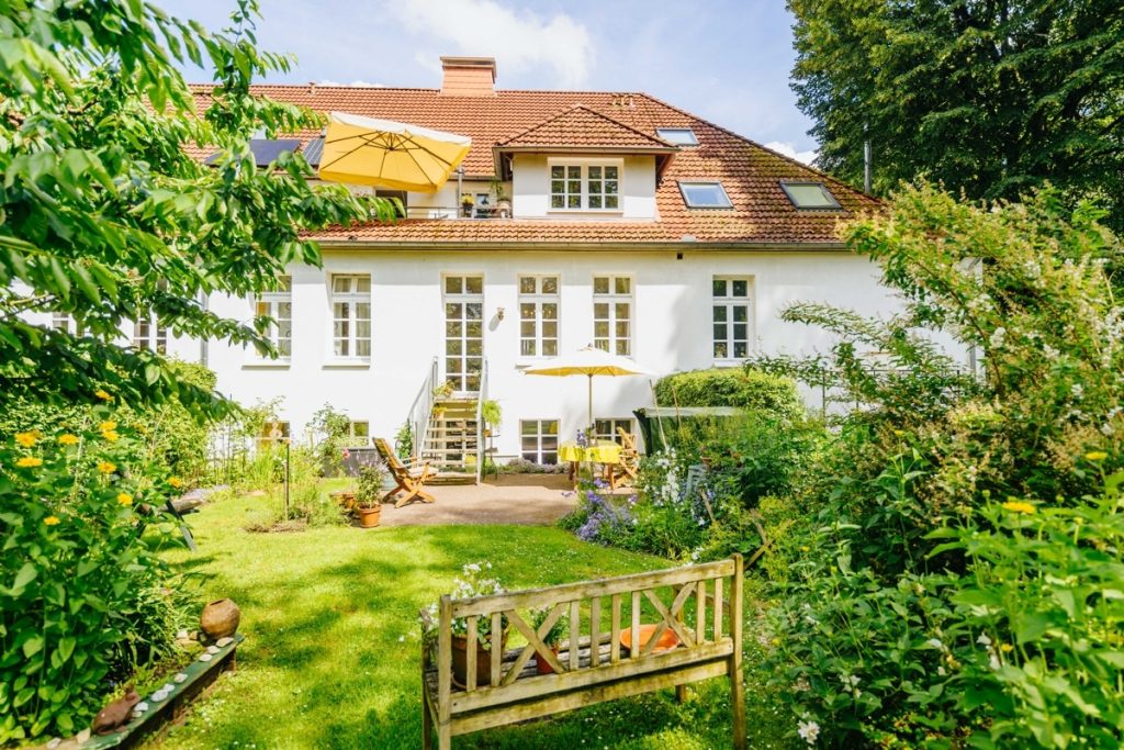 Immobilienangebot - Bielefeld / Sennestadt - Alle - Alternative zum Haus - 5 Zi. Eigentumswohnung mit Garten, Garage und Stellplatz