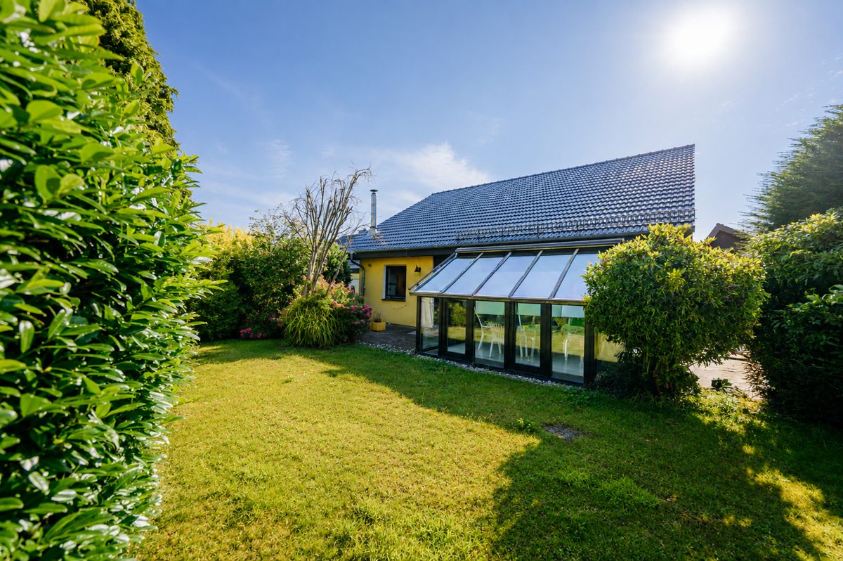 Immobilienangebot - Leopoldshöhe / Asemissen - Alle - Offen, großzügig, individuell – Einfamilienhaus mit Wintergarten und Kamin