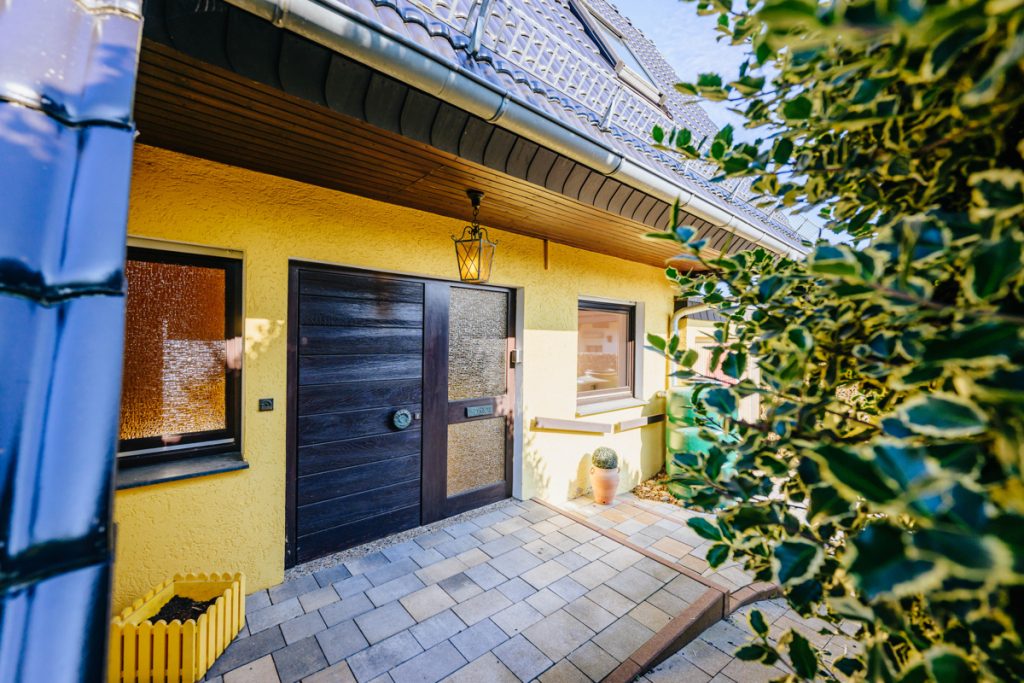 Immobilienangebot - Leopoldshöhe / Asemissen - Alle - Offen, großzügig, individuell – Einfamilienhaus mit Wintergarten und Kamin