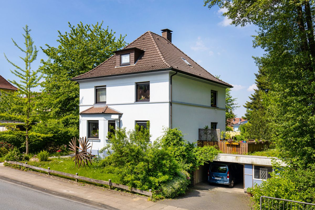Immobilienangebot - BI-Sieker - Alle - Im Grünen mit Stadtanbindung! 
6-Zimmer-Haus auf großem Grundstück