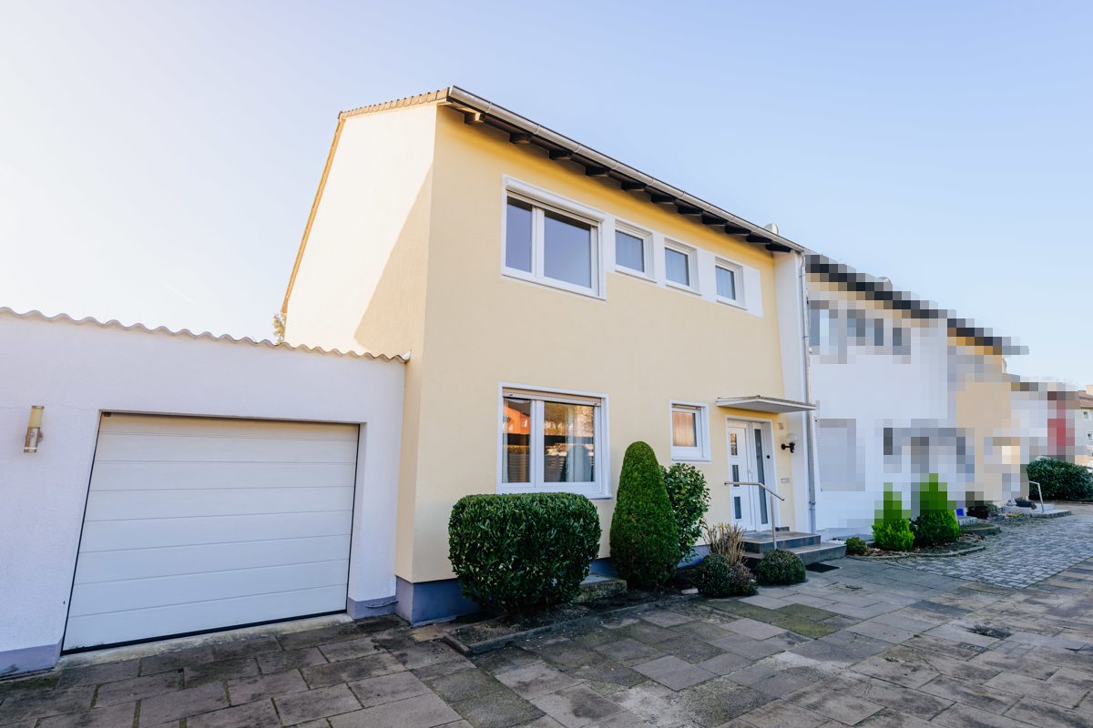 Immobilienangebot - BI-Sennestadt - Alle - Eine Immobilie fürs Leben!
Reihenendhaus mit Garage direkt am Haus