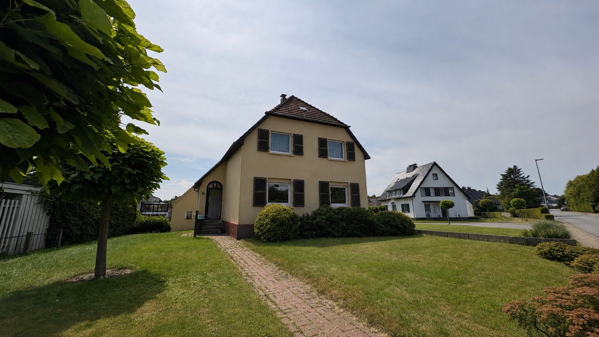 Immobilienangebot - Bielefeld / Brake - Alle - Hell, gepflegt und individuell - 2-Zi.-Mietwohnung in ruhiger Lage!