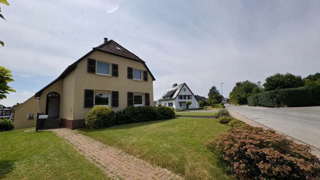 Immobilienangebot - Bielefeld / Brake - Alle - Hell, gepflegt und individuell - 2-Zi.-Mietwohnung in ruhiger Lage!