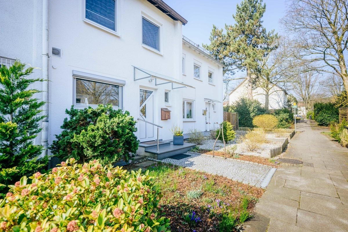 Immobilienangebot - BI-Sennestadt - Alle - Einziehen und Wohlfühlen!
1A-gepflegtes Reihenmittelhaus