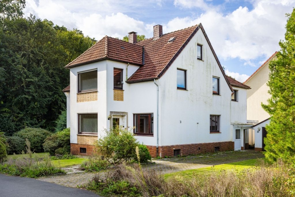 Immobilienangebot - Bielefeld / Jöllenbeck - Alle - Großes Haus in beliebter Waldrandlage