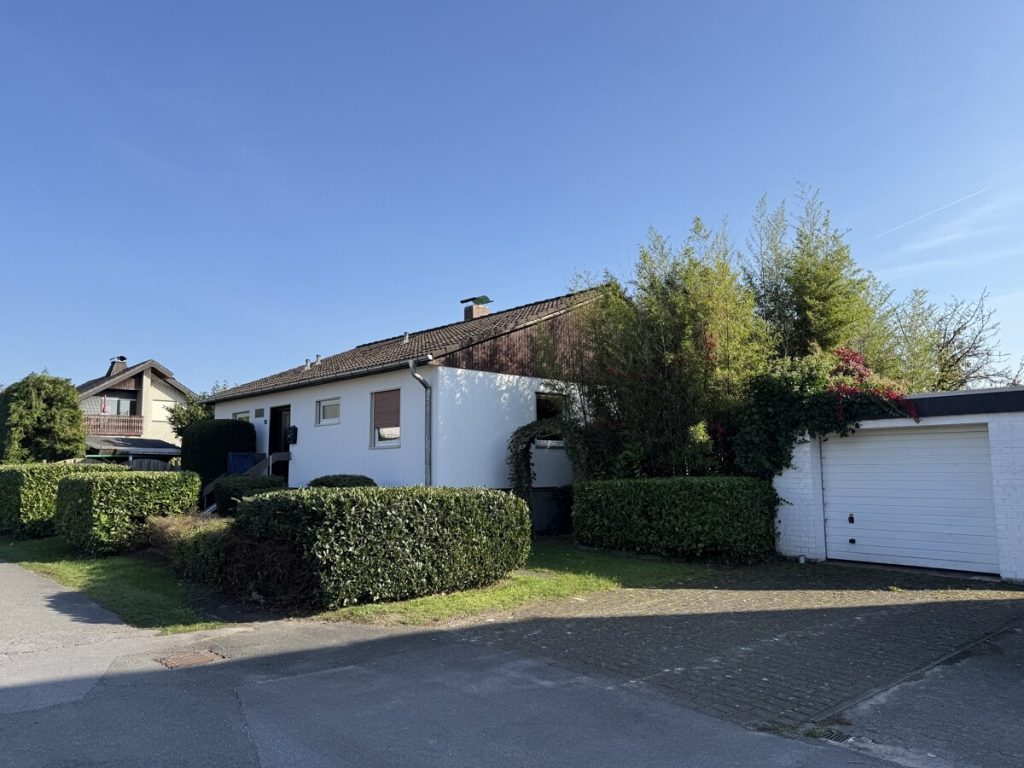 Immobilienangebot - Bielefeld / Sennestadt - Alle - Bungalow mit Garten & Garage für die kleine Familie
