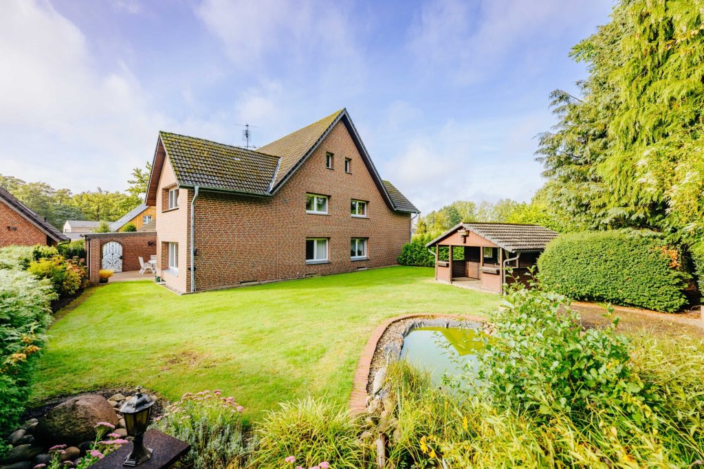 Immobilienangebot - BI-Quelle - Alle - Für große Familien: 3 Eingänge & flexible Möglichkeiten