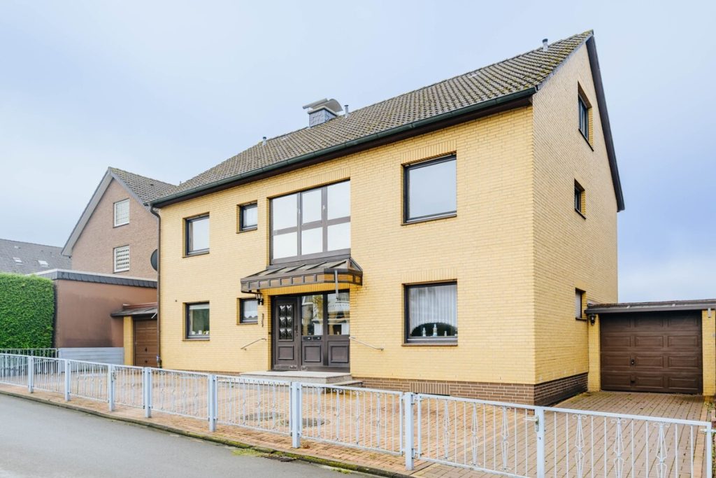 Immobilienangebot - Schloß Holte-Stukenbrock - Alle - Zwei Familien unter einem Dach mit nahezu gleichen Wohnbereichen