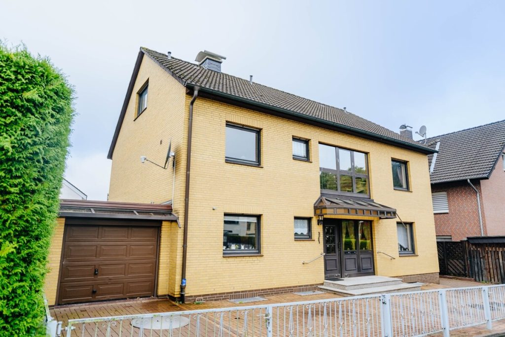 Immobilienangebot - Schloß Holte-Stukenbrock - Alle - Zwei Familien unter einem Dach mit nahezu gleichen Wohnbereichen