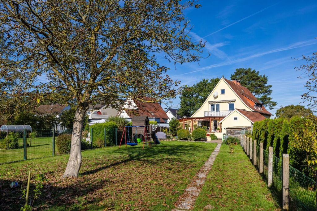 Immobilienangebot - Bielefeld-Senne - Alle - Familienhaus mit Platz für eine oder zwei Familien