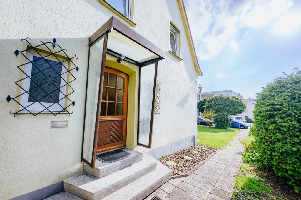 Immobilienangebot - Bielefeld-Brackwede - Alle - Außen klassisch. Innen modernisiert und schick