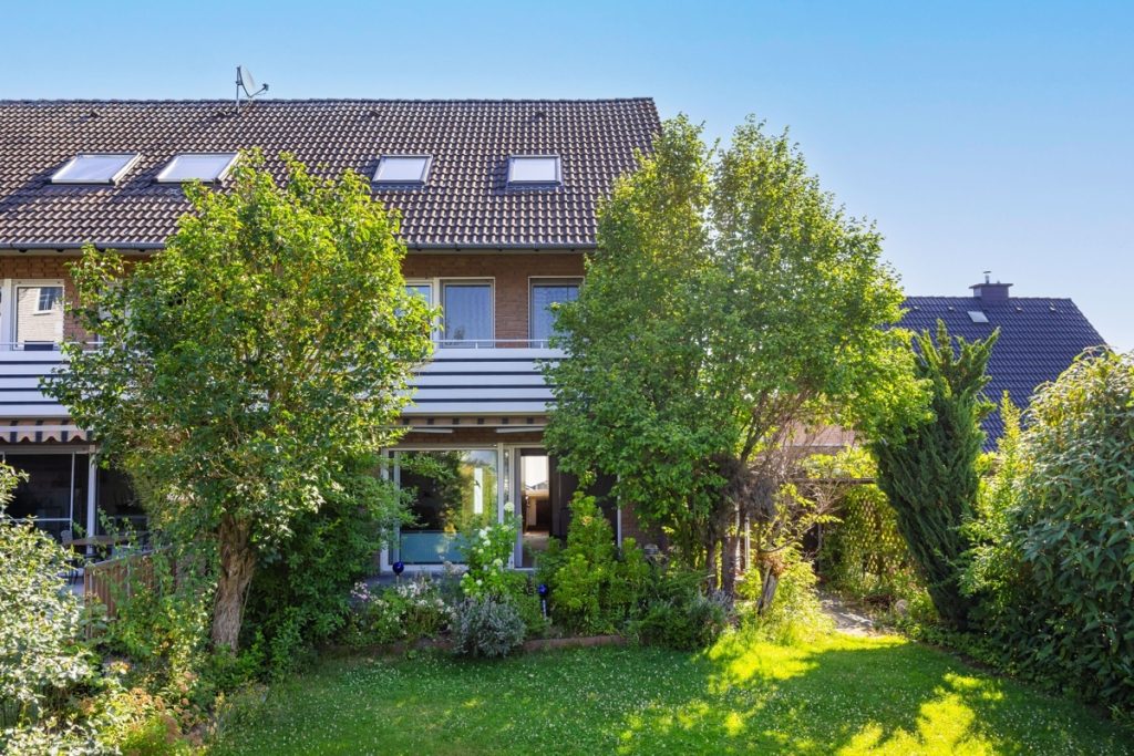 Immobilienangebot - Bielefeld - Alle - Reihenendhaus mit Potenzial – Solide Basis für die Familie