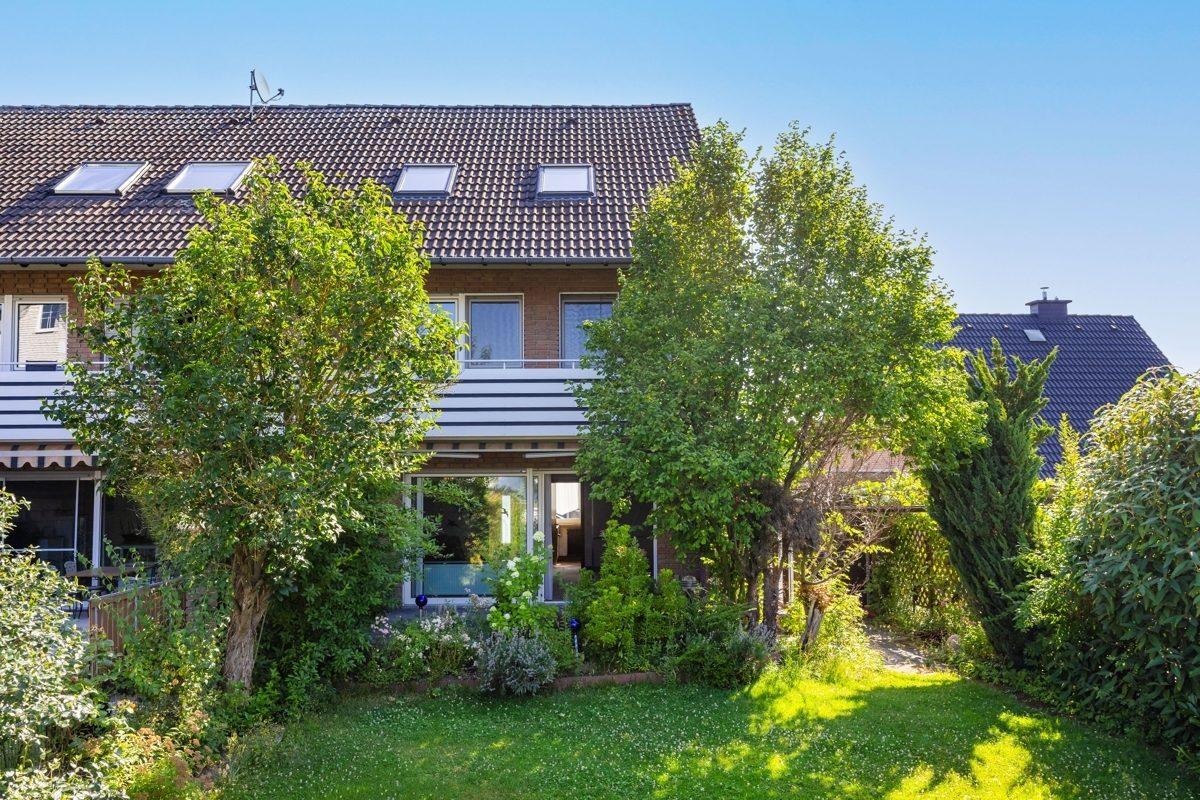 Immobilienangebot - Bielefeld - Alle - Reihenendhaus mit Potenzial – Solide Basis für die Familie